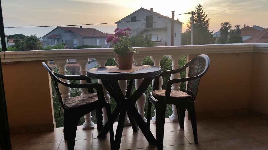 Apartments Dano Sukošan Habitación foto